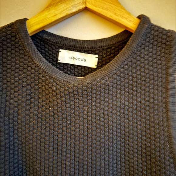 DECADE STUDIO Cropped Knit Top - Picture 3 of 6